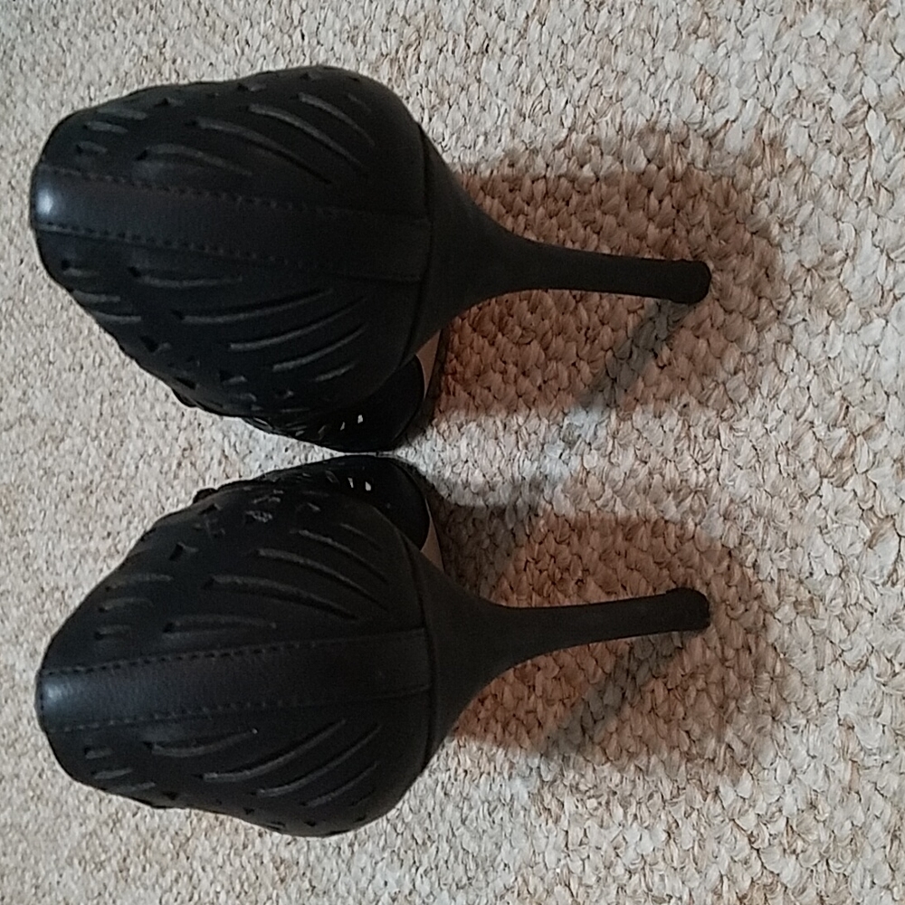 BCBG Cut Out Black Pumps - Picture 2 of 6